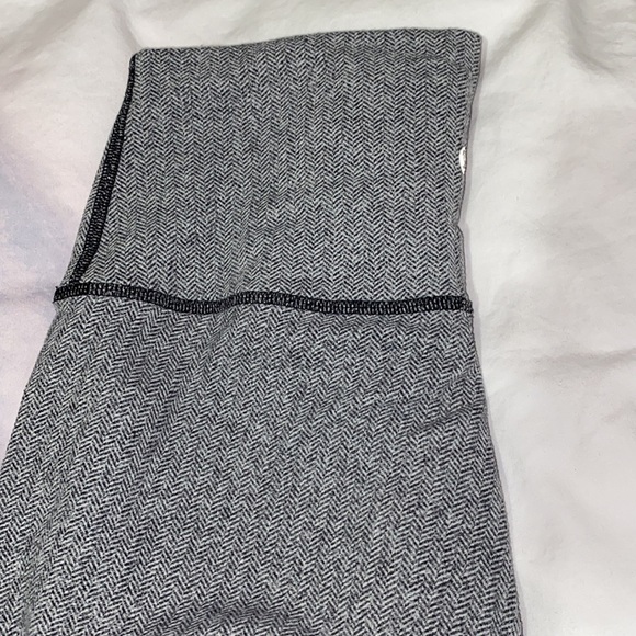 Lululemon wunder unders RARE - Picture 2 of 8